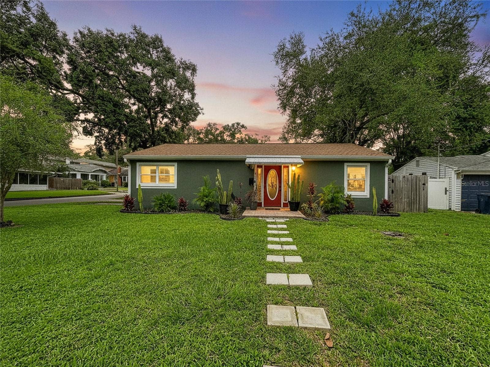 611 W HENRY AVENUE, Tampa, FL 33604