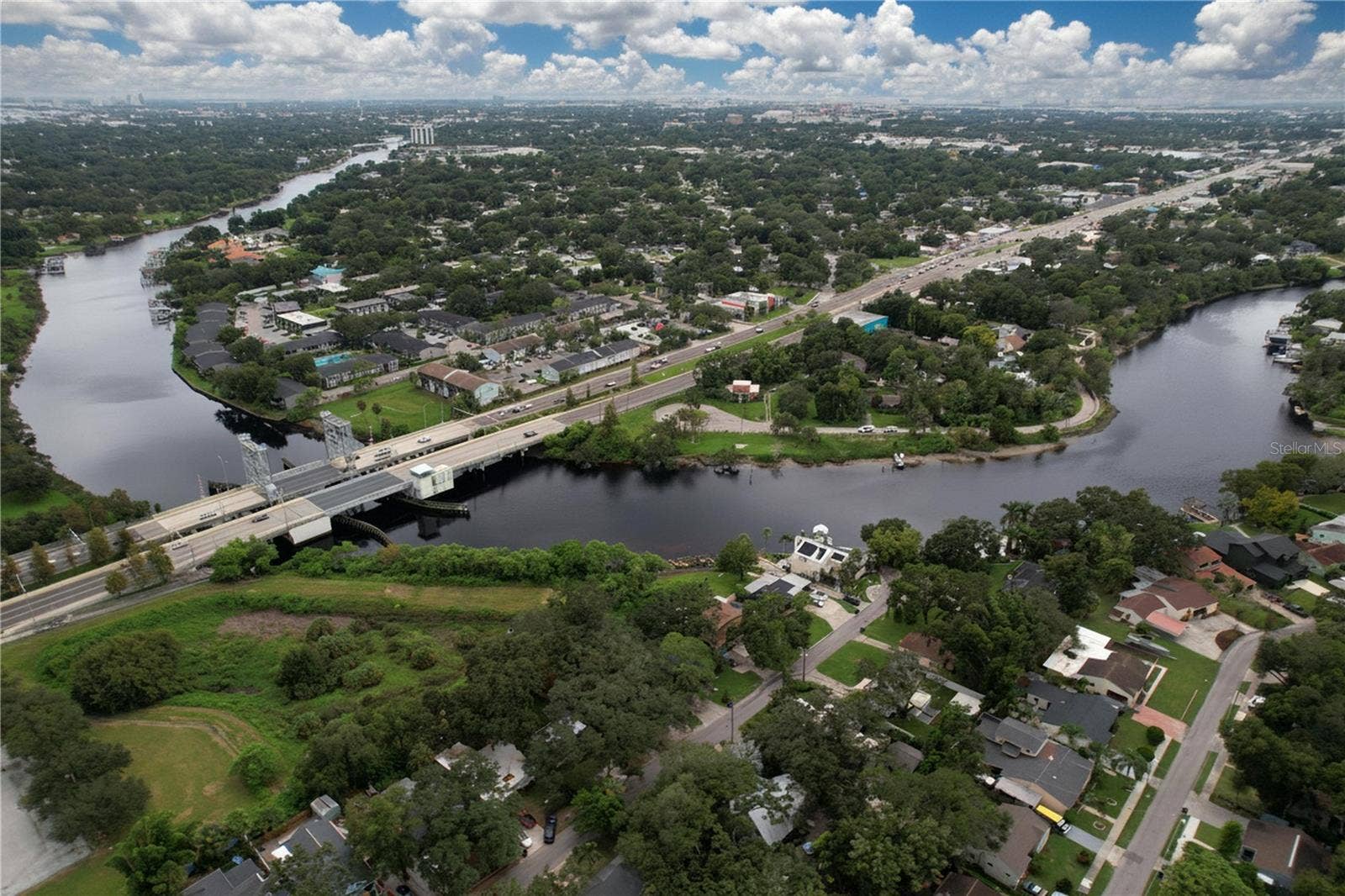 611 W HENRY AVENUE, Tampa, FL 33604