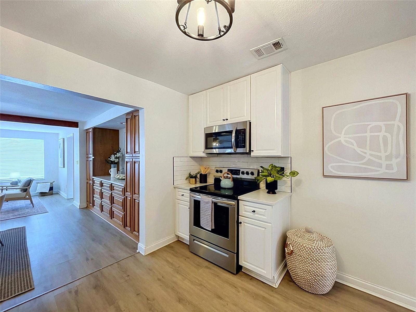 611 W HENRY AVENUE, Tampa, FL 33604