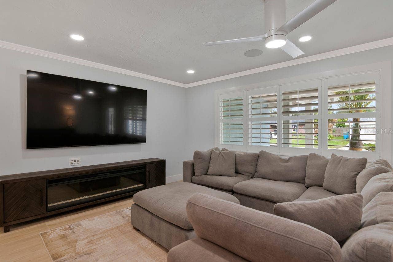312 WESTWINDS DRIVE, Palm Harbor, FL 34683