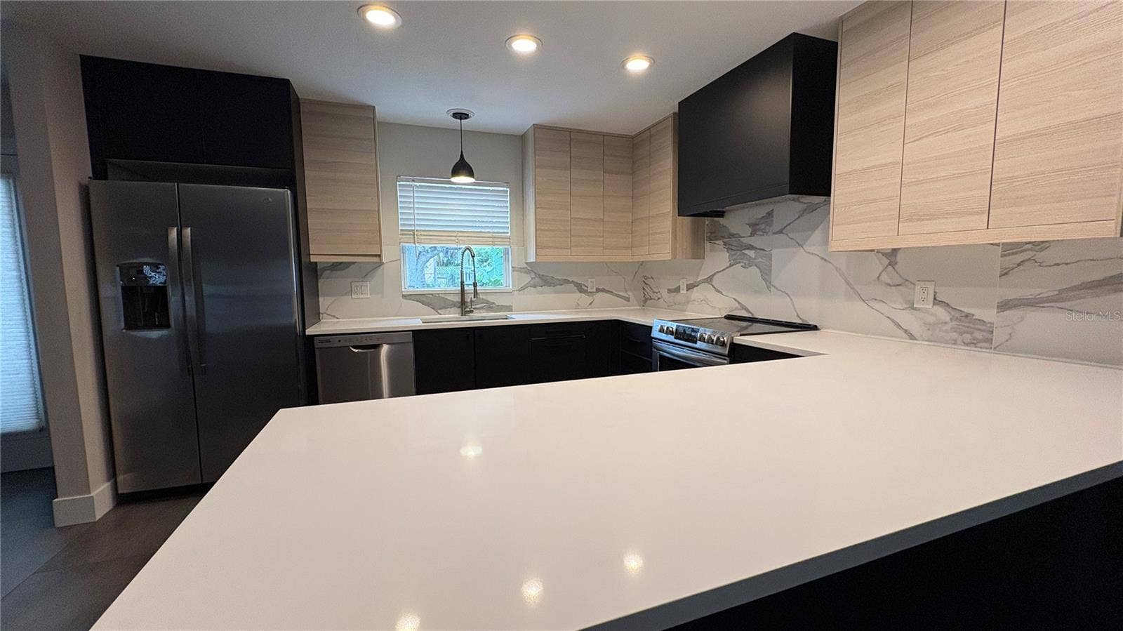 Kitchen and breakfast bar