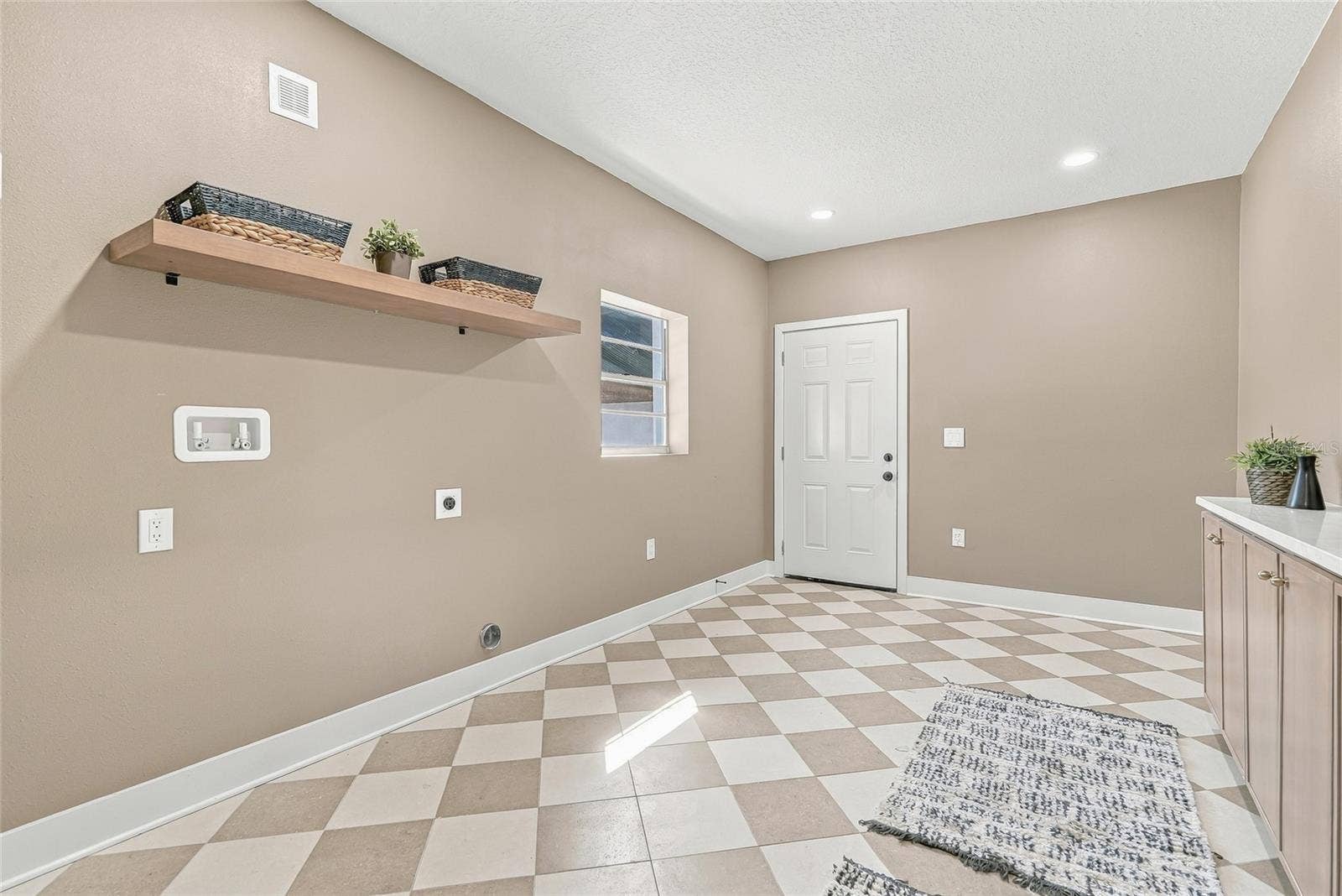 3112 S JULIA CIRCLE, Tampa, FL 33629 3112 S JULIA CIRCLE, Tampa, FL 33629