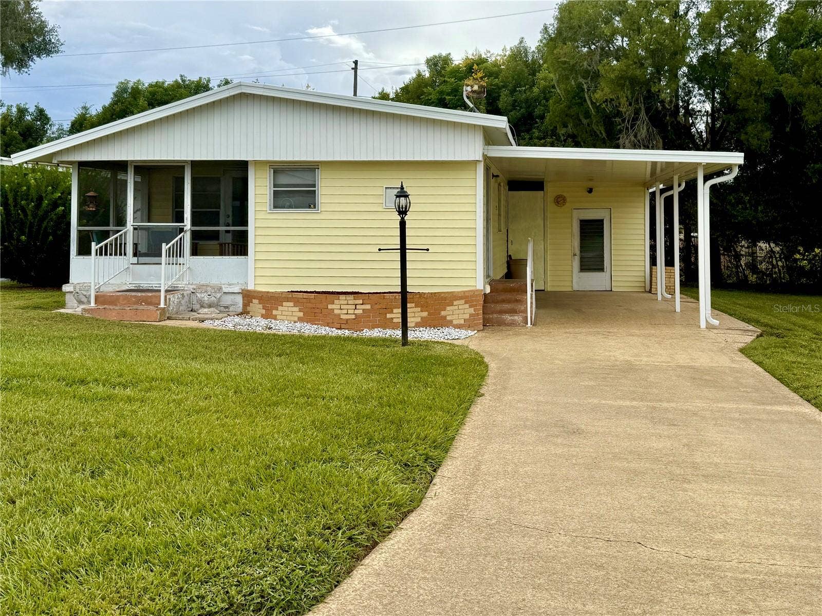 6035 RIDGEWOOD DRIVE, Zephyrhills, FL 33542 Front of home