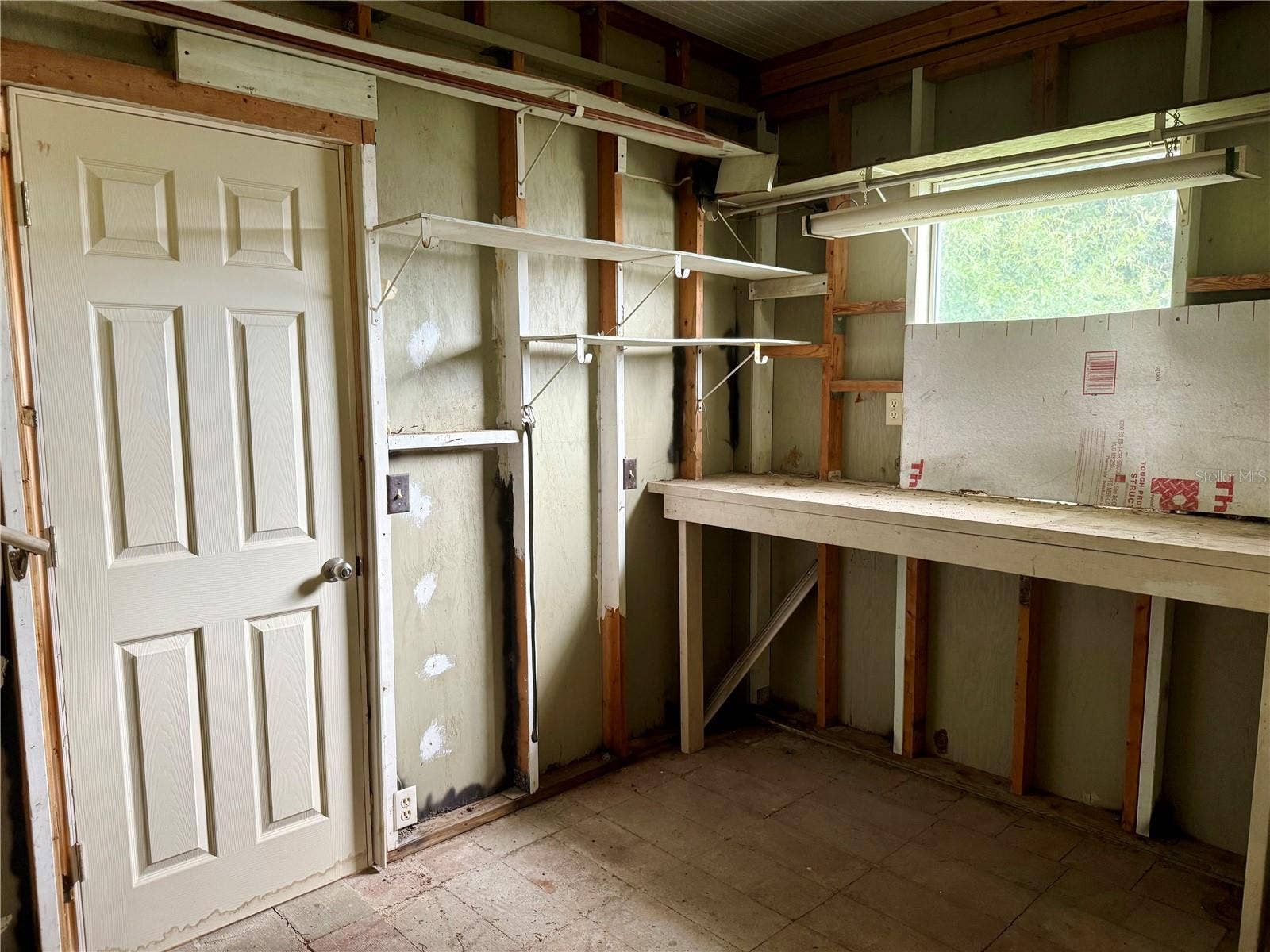 6035 RIDGEWOOD DRIVE, Zephyrhills, FL 33542 Storage