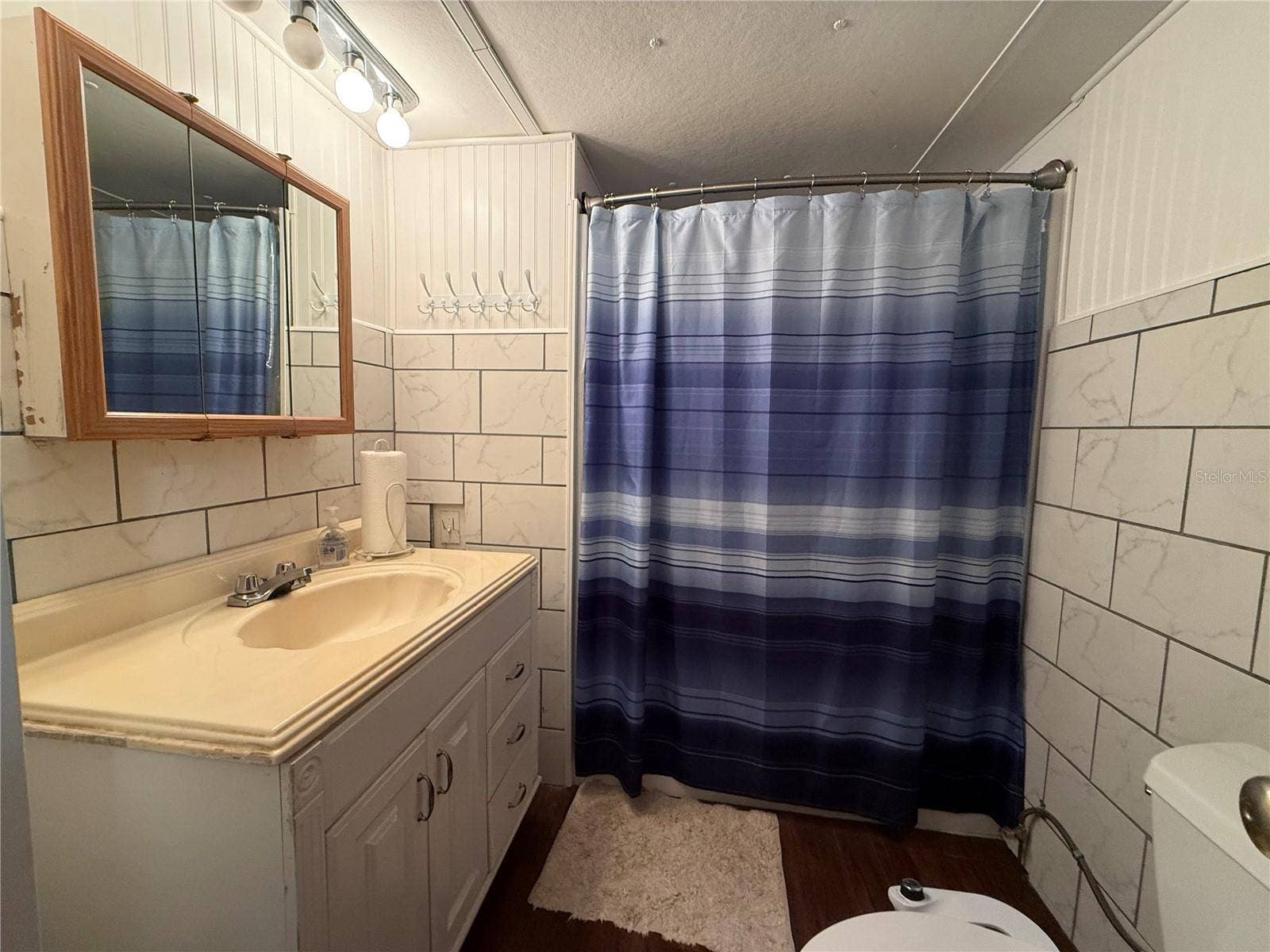 6035 RIDGEWOOD DRIVE, Zephyrhills, FL 33542 Guest Bath