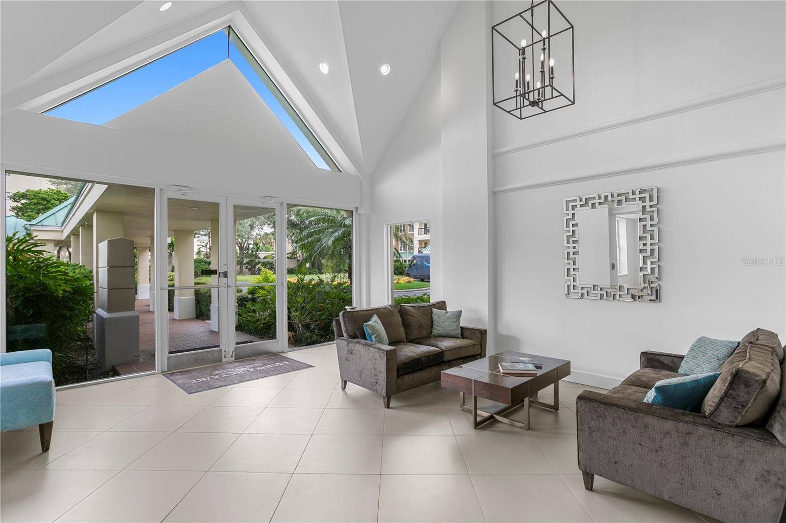 1000 S HARBOUR ISLAND BOULEVARD, #2306, Tampa, FL 33602 The condominium lobby welcomes you with abundant natural light and comfortable seating areas.