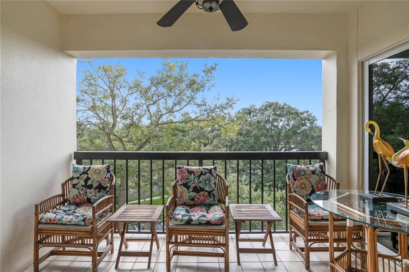 1000 S HARBOUR ISLAND BOULEVARD, #2306, Tampa, FL 33602 The balcony off the living room offers western-facing viewsperfect for enjoying glimpses of the evening sunset.