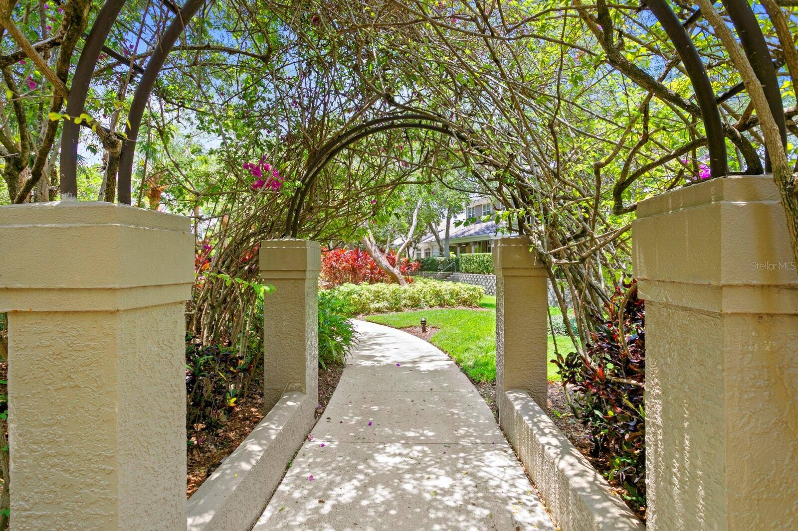 1000 S HARBOUR ISLAND BOULEVARD, #2306, Tampa, FL 33602 Glimpse into the start of Island Linear Central walkway