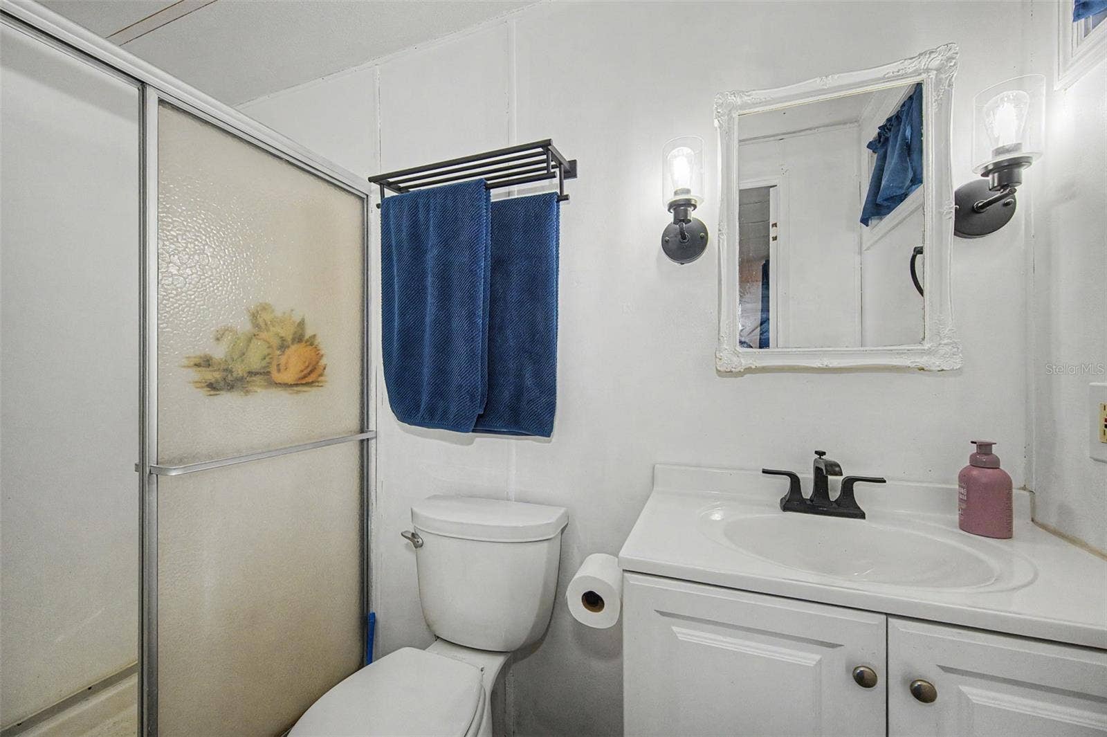 39820 US HIGHWAY 19 N, #160, Tarpon Springs, FL 34689 ensuite bath
