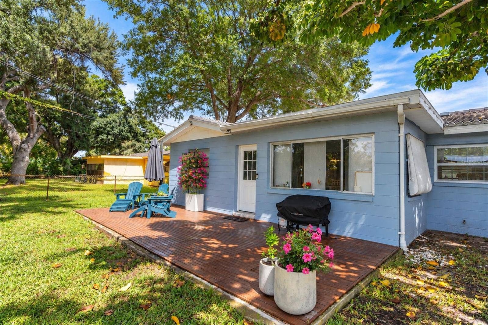 5701 6TH WAY S, St Petersburg, FL 33705 A view of the homes inviting outdoor living space