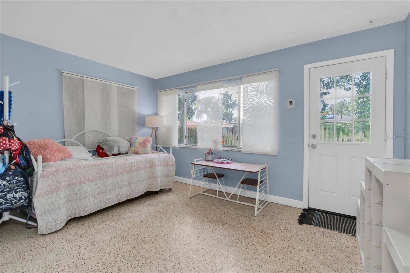 5701 6TH WAY S, St Petersburg, FL 33705 A versatile space for relaxing, play, or a home office