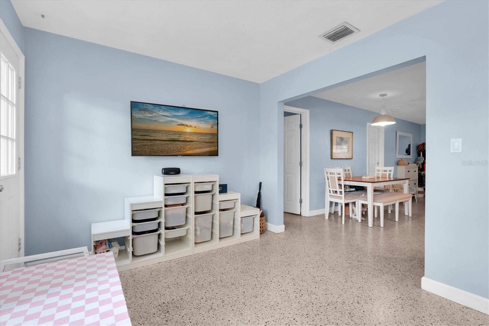 5701 6TH WAY S, St Petersburg, FL 33705 Flexible Florida room filled with natural light