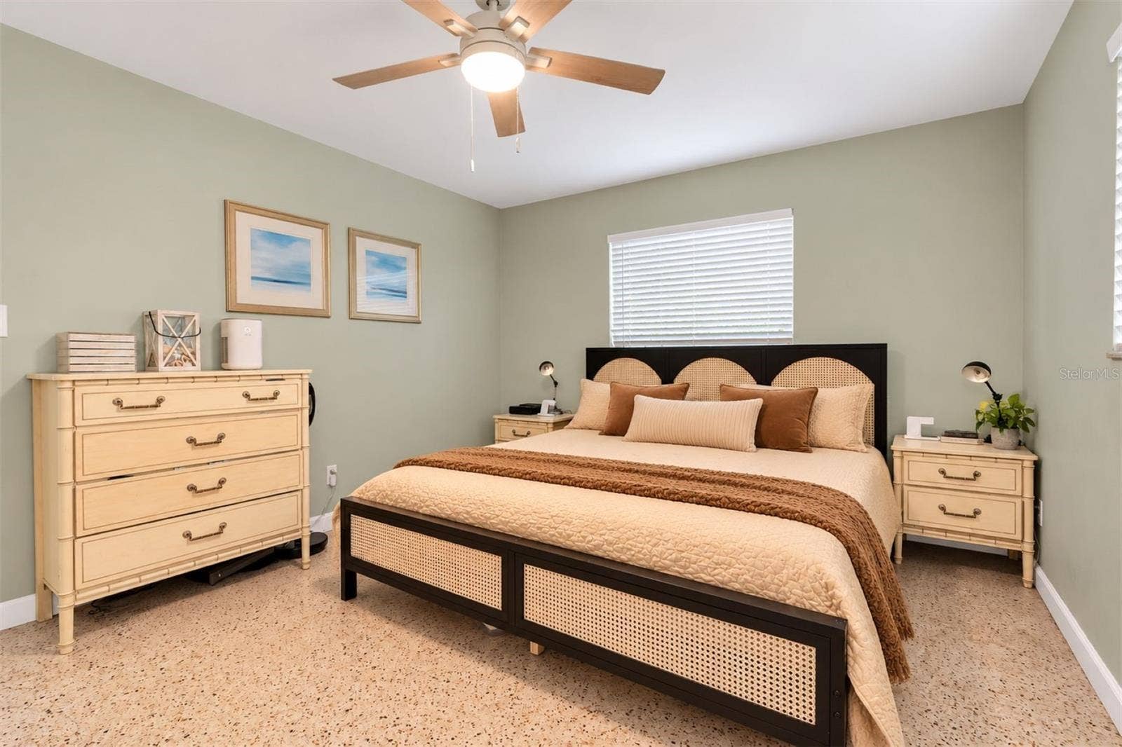 5701 6TH WAY S, St Petersburg, FL 33705 Primary bedroom with a private ensuite bath