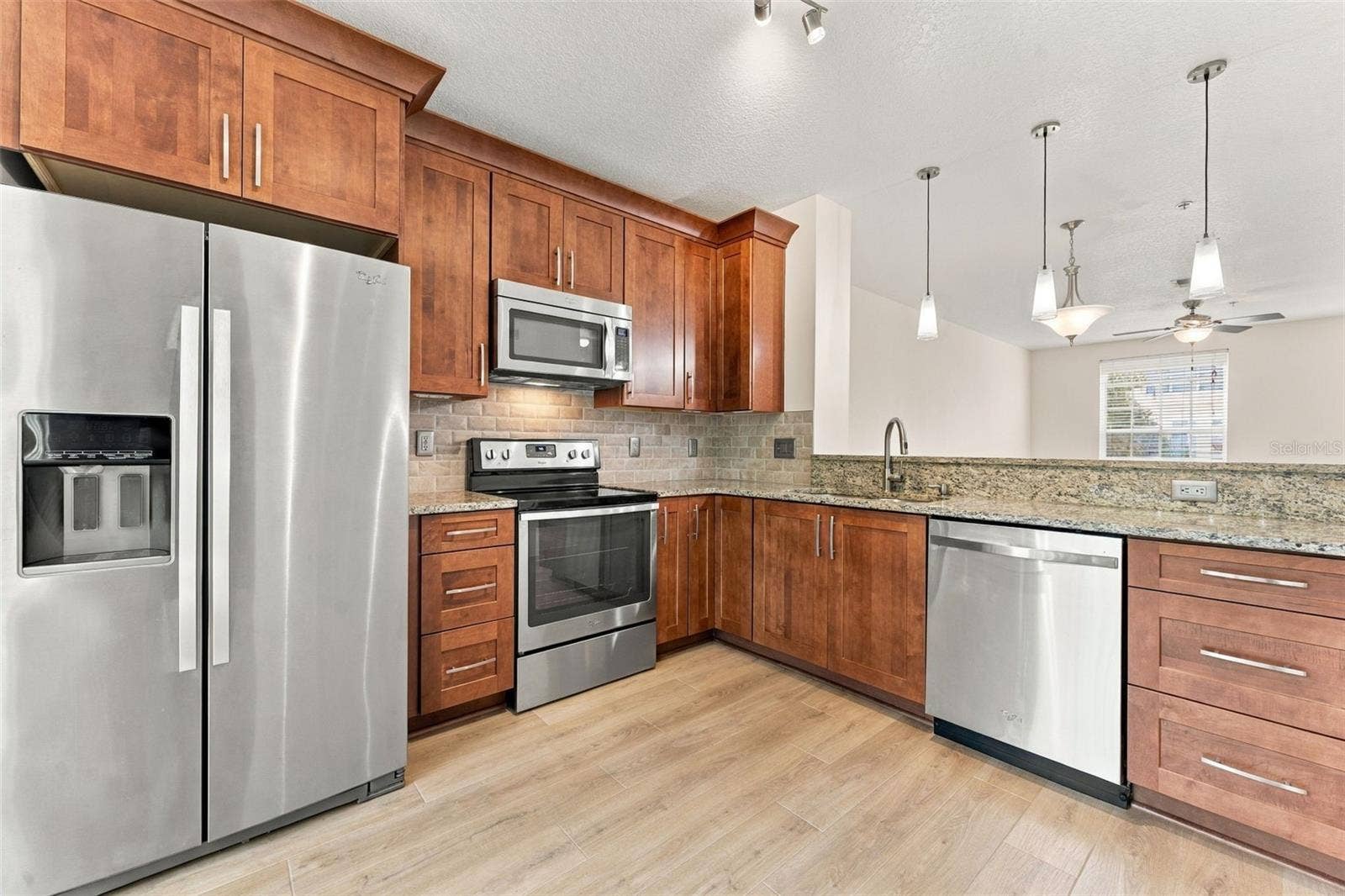 3121 BAYSHORE OAKS DRIVE, Tampa, FL 33611 Kitchen