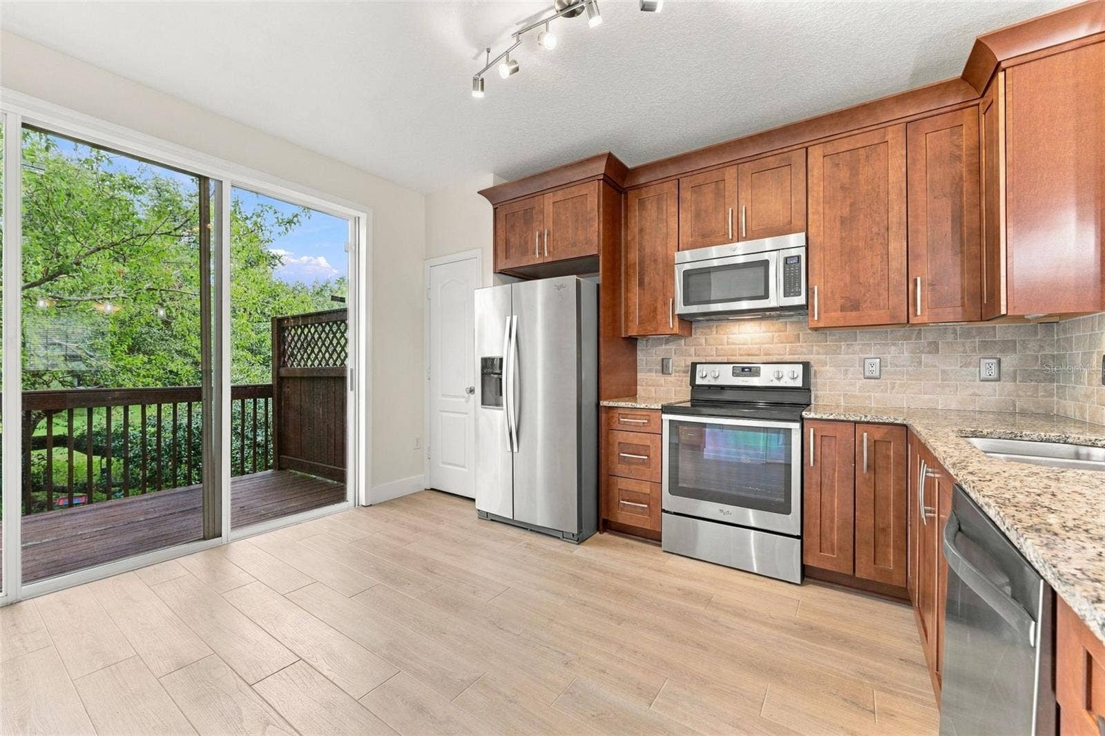 3121 BAYSHORE OAKS DRIVE, Tampa, FL 33611 Kitchen