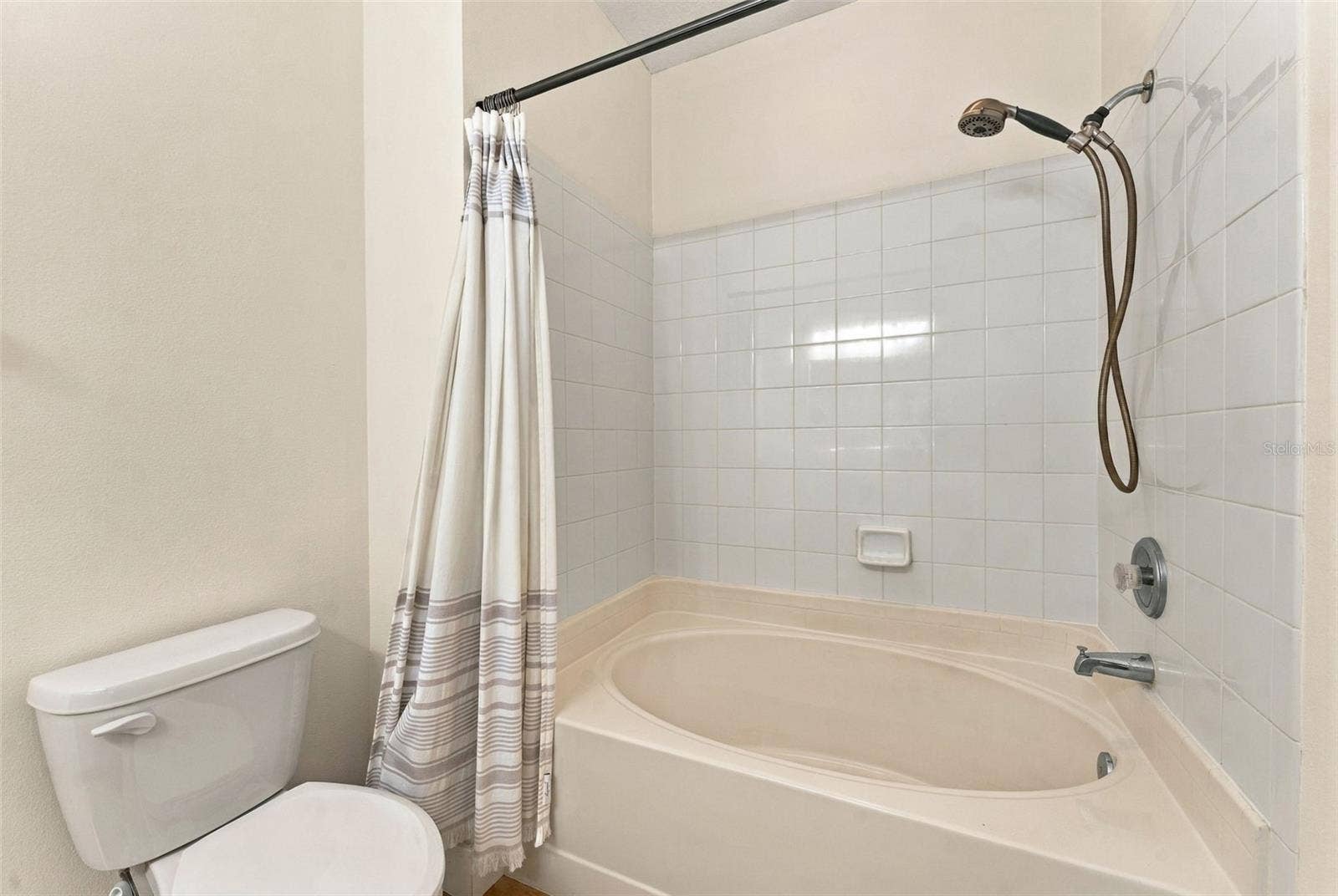 3121 BAYSHORE OAKS DRIVE, Tampa, FL 33611 Primary bathroom