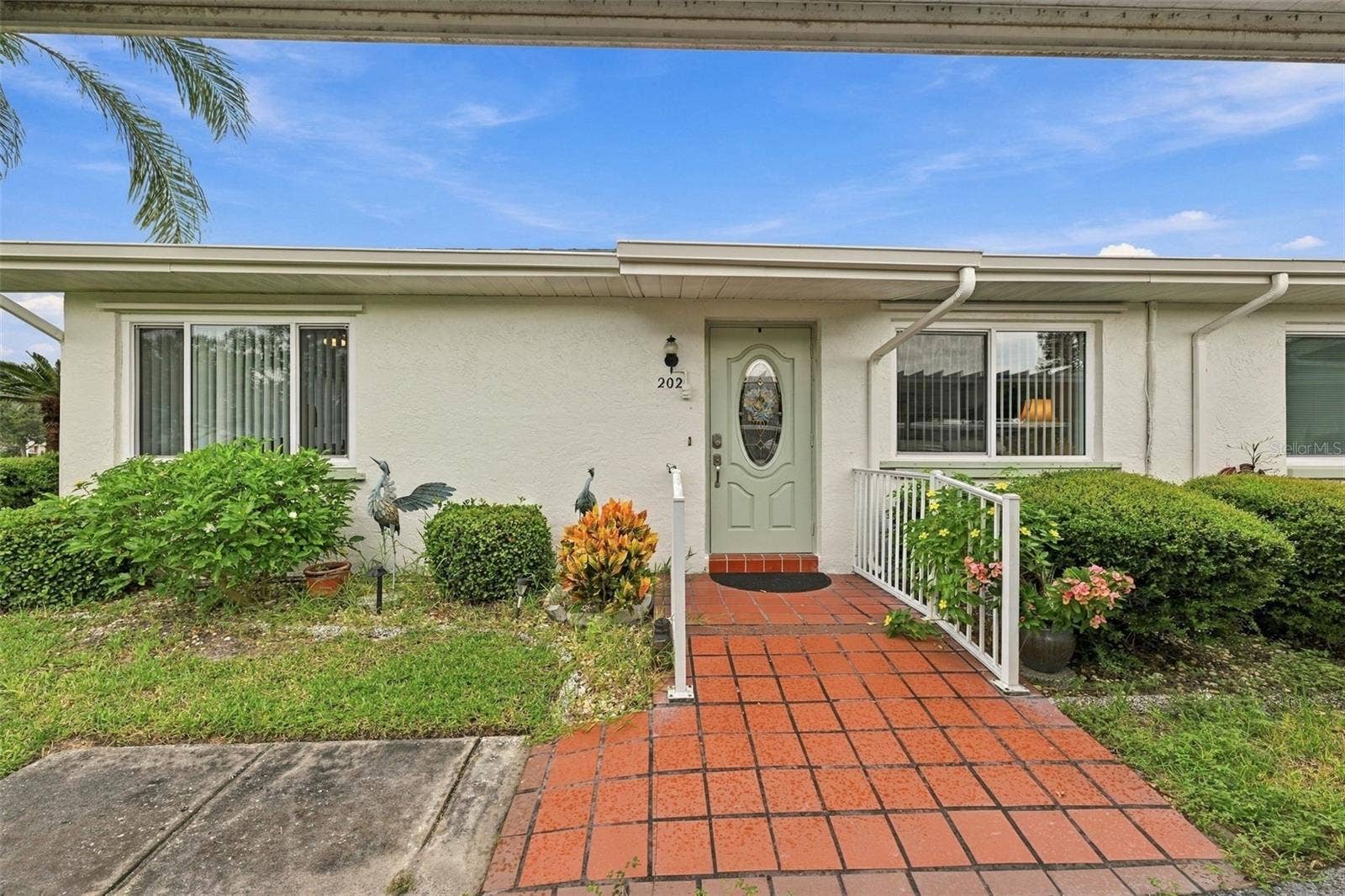 202 GLOUCESTER BOULEVARD, #357, Sun City Center, FL 33573 Welcome Home!