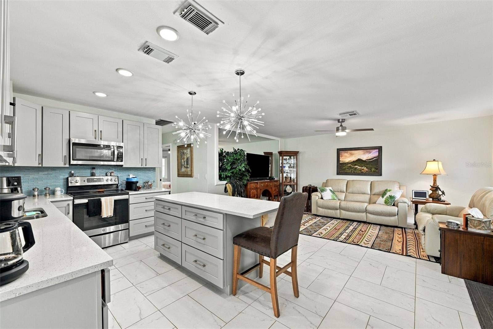 202 GLOUCESTER BOULEVARD, #357, Sun City Center, FL 33573 Large Open Kitchen