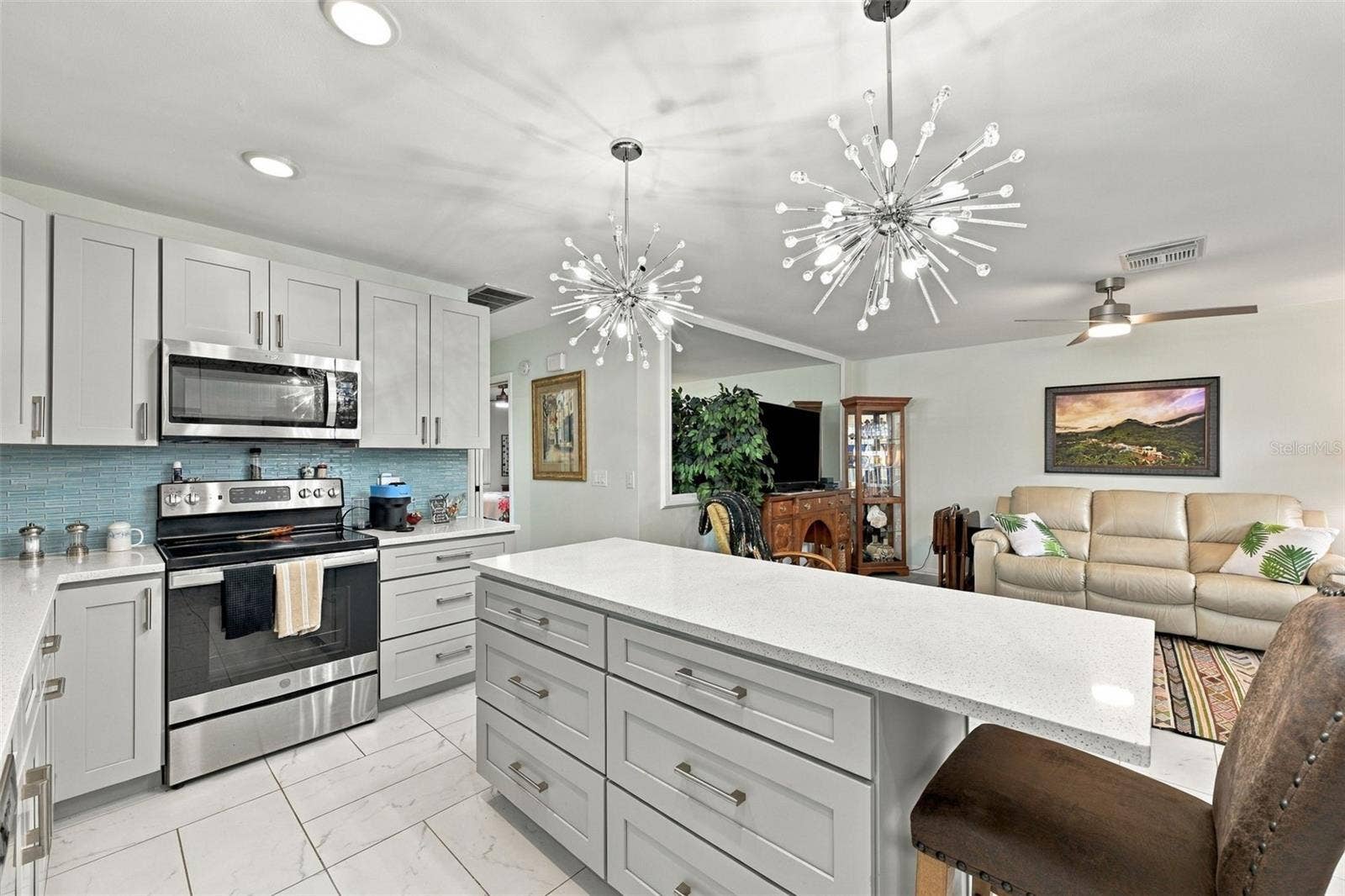 202 GLOUCESTER BOULEVARD, #357, Sun City Center, FL 33573 The Kitchen