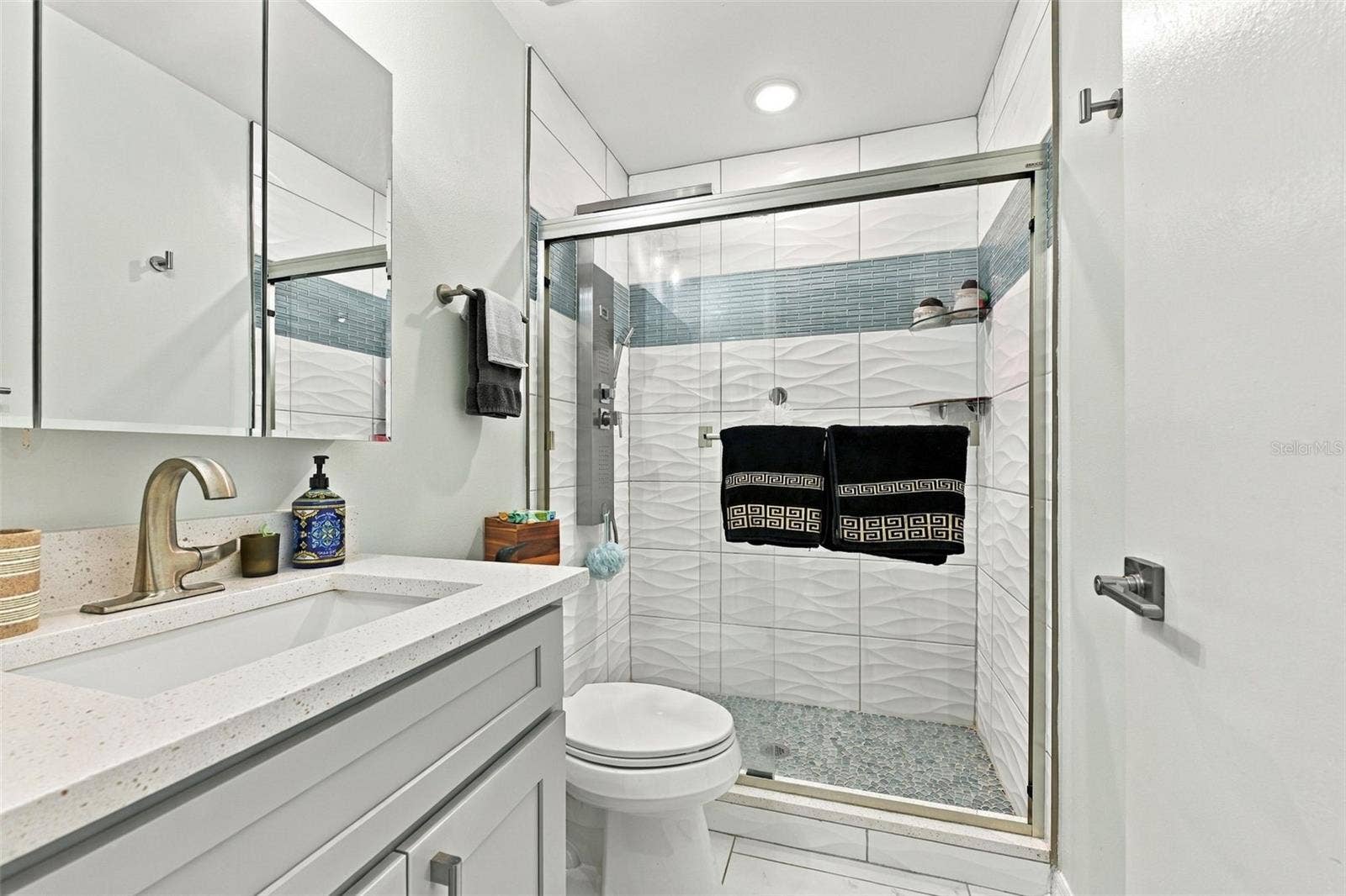 202 GLOUCESTER BOULEVARD, #357, Sun City Center, FL 33573 Guest Bathroom