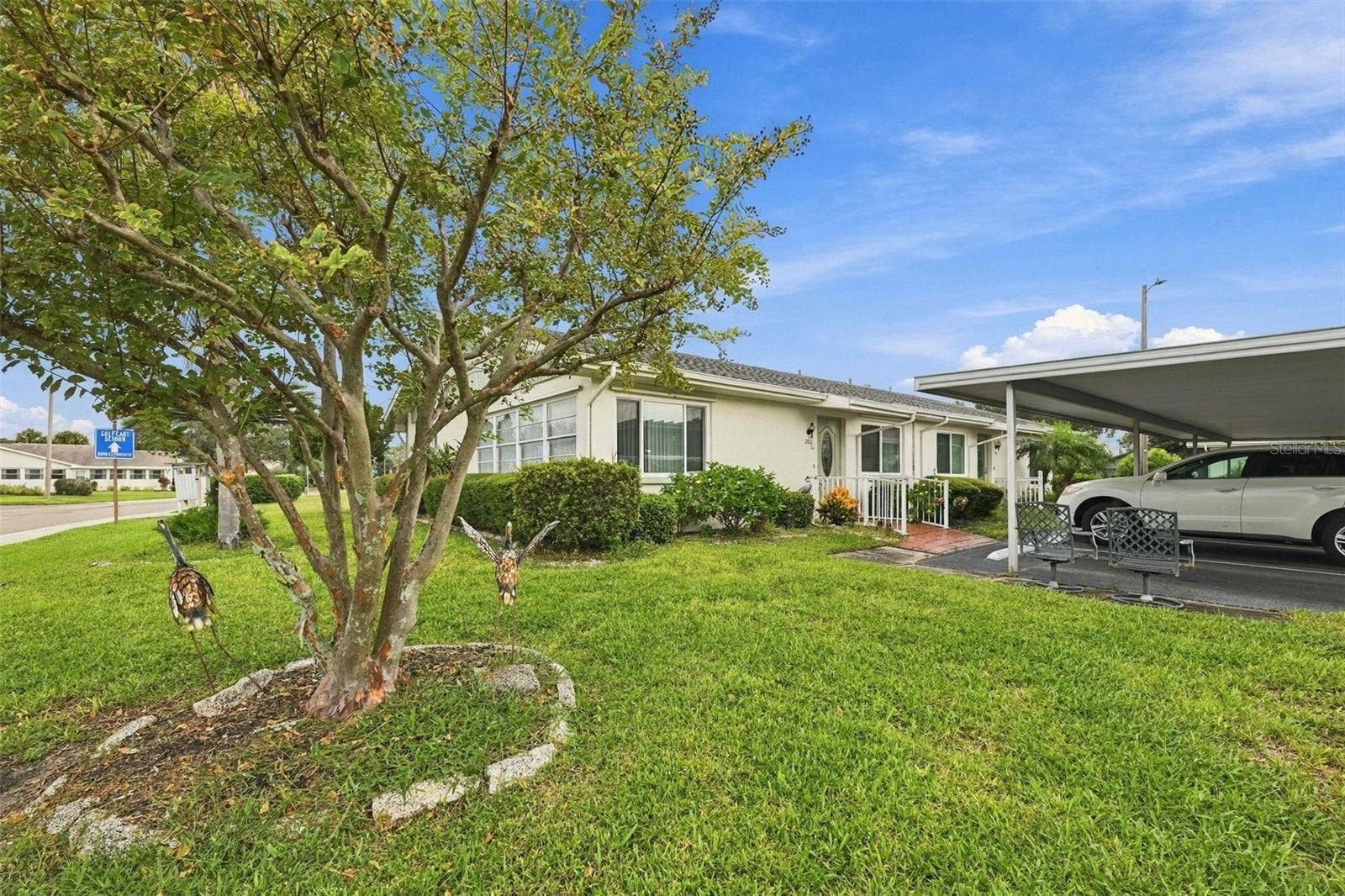 202 GLOUCESTER BOULEVARD, #357, Sun City Center, FL 33573 Side of the home