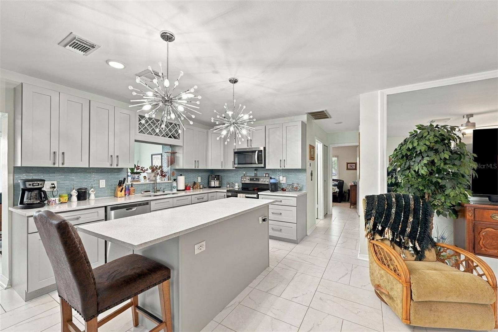 202 GLOUCESTER BOULEVARD, #357, Sun City Center, FL 33573 Looking into Kitchen from Great Room