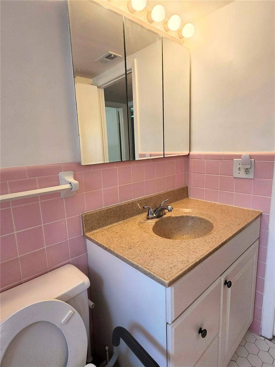 11201 80TH AVENUE, #201, Seminole, FL 33772 11201 80TH AVENUE, #201, Seminole, FL 33772