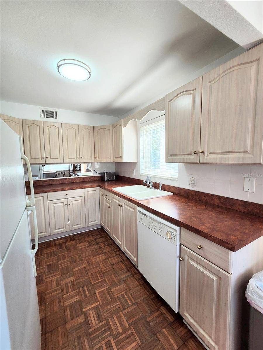 11201 80TH AVENUE, #201, Seminole, FL 33772 Light & bright kitchen