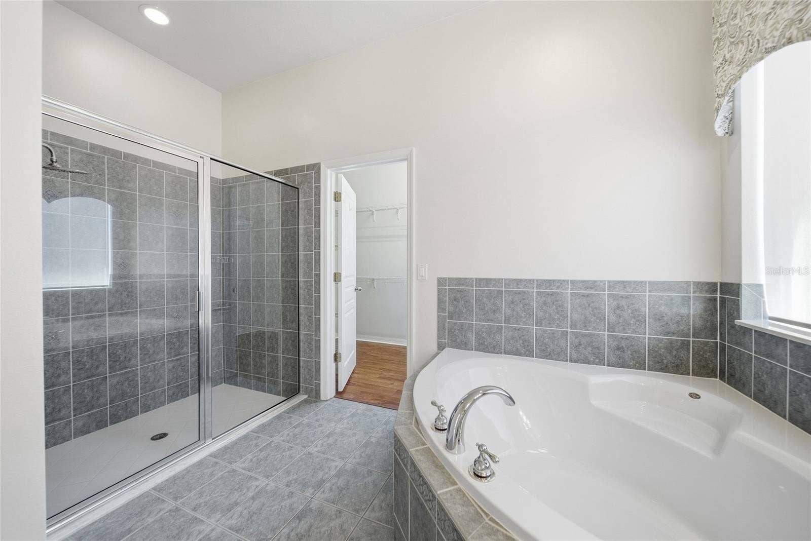 7137 DERWENT GLEN CIRCLE, Land O Lakes, FL 34637 7137 DERWENT GLEN CIRCLE, Land O Lakes, FL 34637
