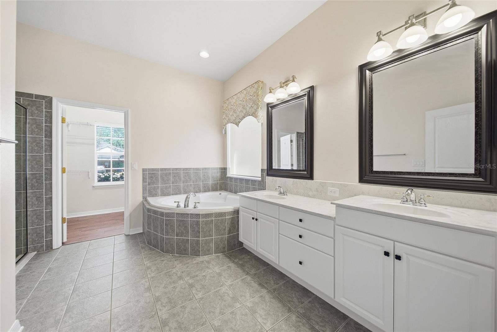 7137 DERWENT GLEN CIRCLE, Land O Lakes, FL 34637 7137 DERWENT GLEN CIRCLE, Land O Lakes, FL 34637
