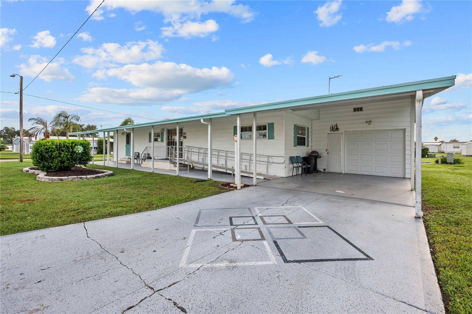 5352 PLANT STREET, Zephyrhills, FL 33542 Welcome to Betmar 55+ golf community