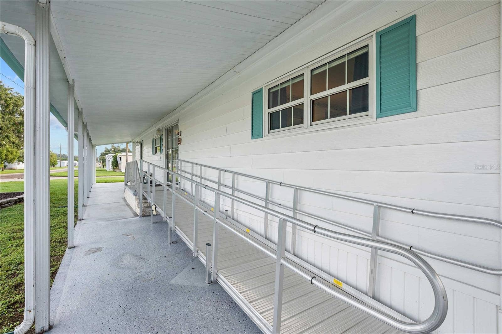 5352 PLANT STREET, Zephyrhills, FL 33542 Entry has ramp that can be removed.