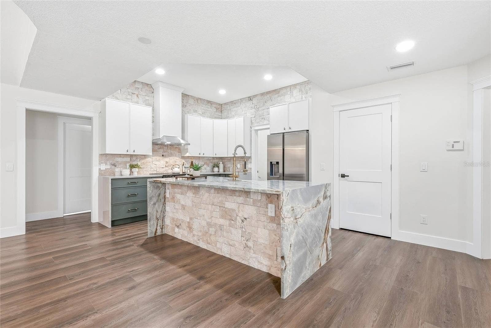 2602 S MILLER ROAD, Valrico, FL 33596