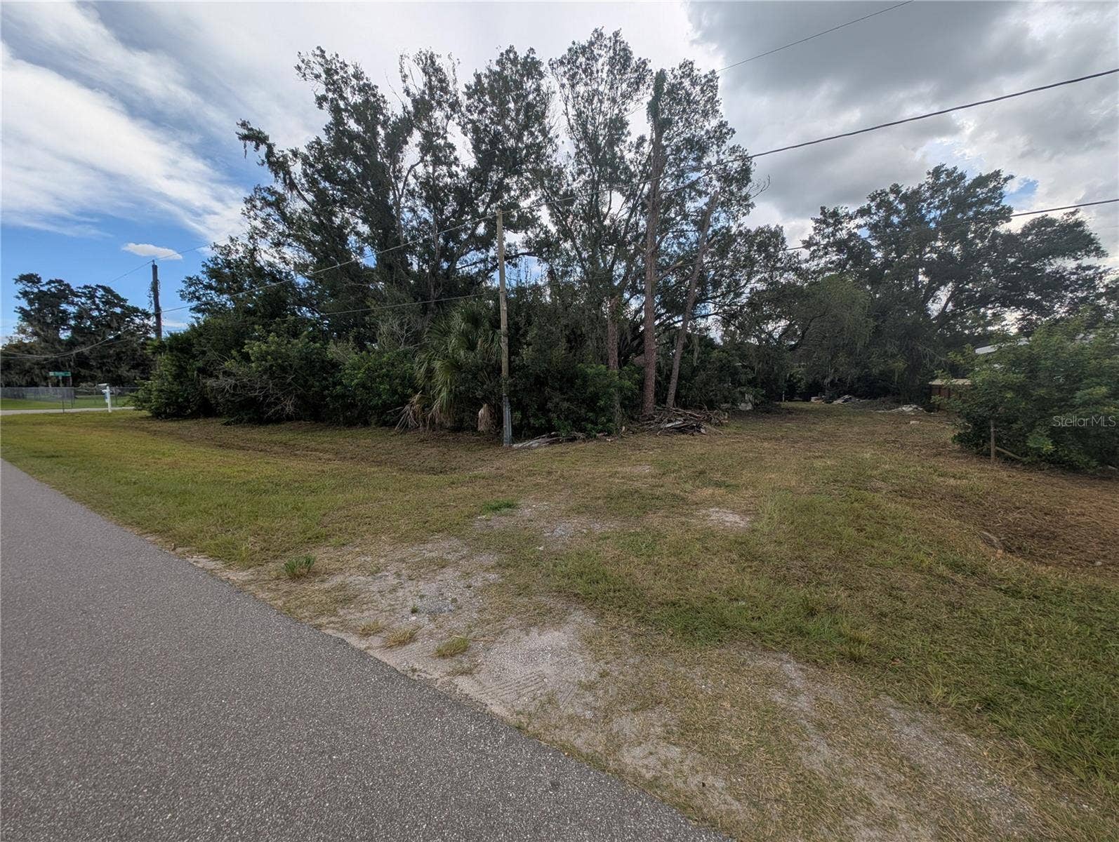 12111 GLENSHIRE DRIVE, Riverview, FL 33579 Entrance/Driveway