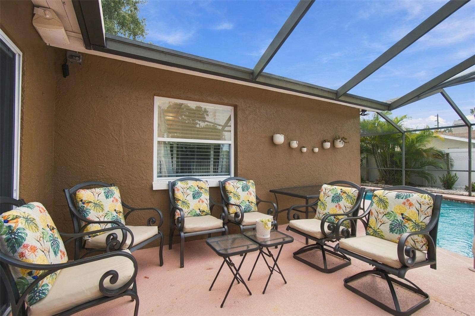 14304 91ST AVENUE, Seminole, FL 33776 GREAT OUTDOOR SEATING