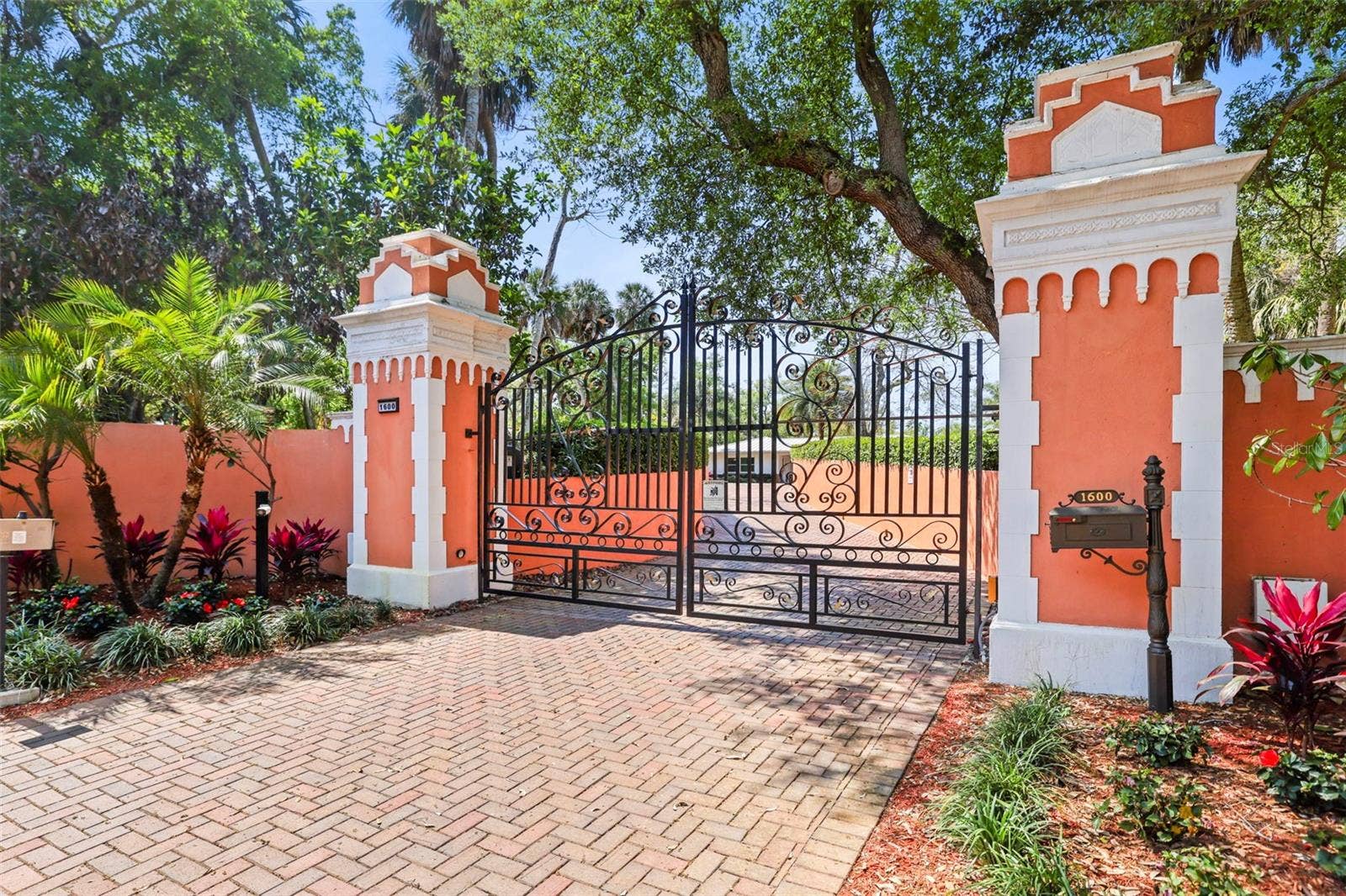 1600 PARK STREET N, St Petersburg, FL 33710 1600 PARK STREET N, St Petersburg, FL 33710