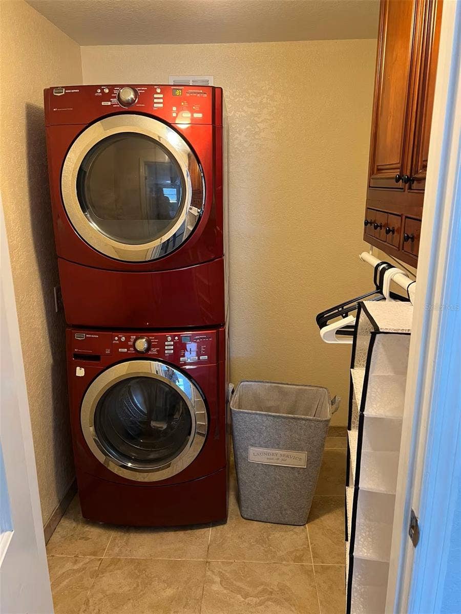 6403 EVERGREEN AVENUE, Seminole, FL 33772 6403 EVERGREEN AVENUE, Seminole, FL 33772