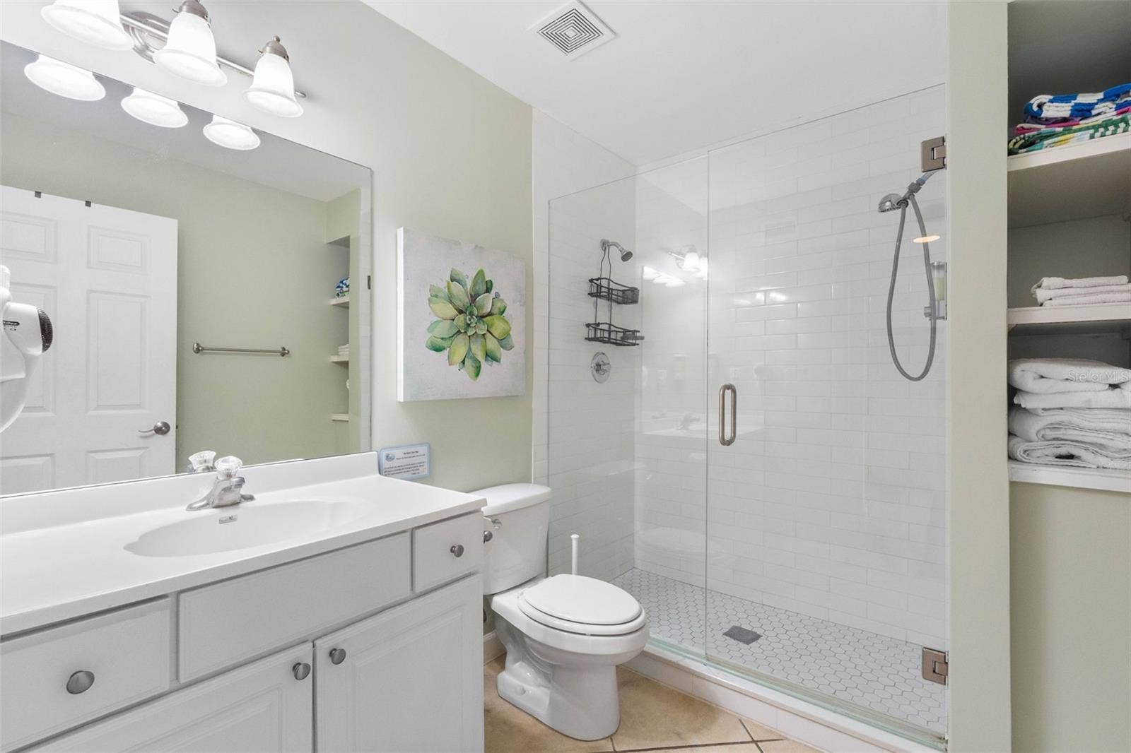 19417 GULF BOULEVARD, #B204, Indian Shores, FL 33785 19417 GULF BOULEVARD, #B204, Indian Shores, FL 33785