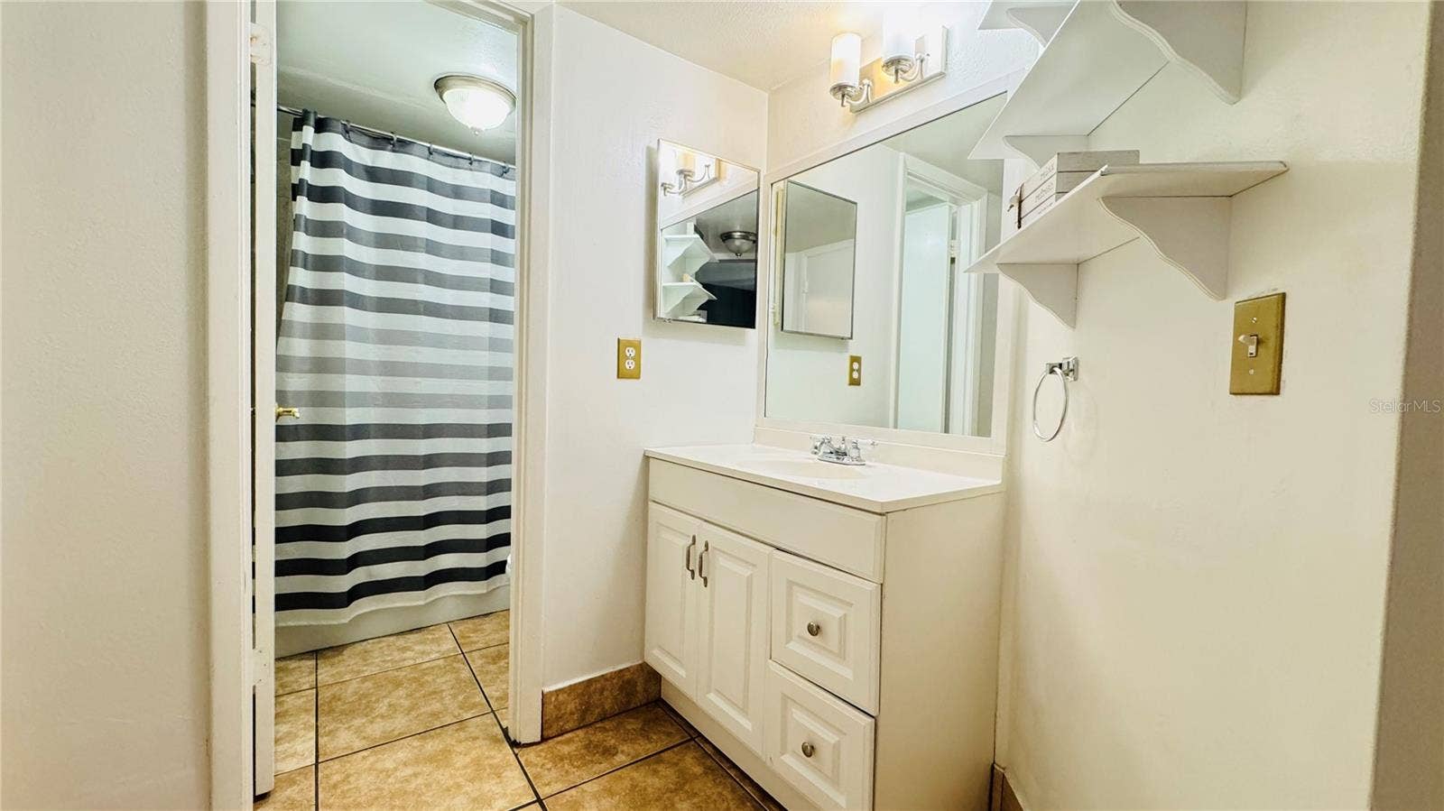 4368 AQUA VISTA DRIVE, #8D, Orlando, FL 32839 4368 AQUA VISTA DRIVE, #8D, Orlando, FL 32839