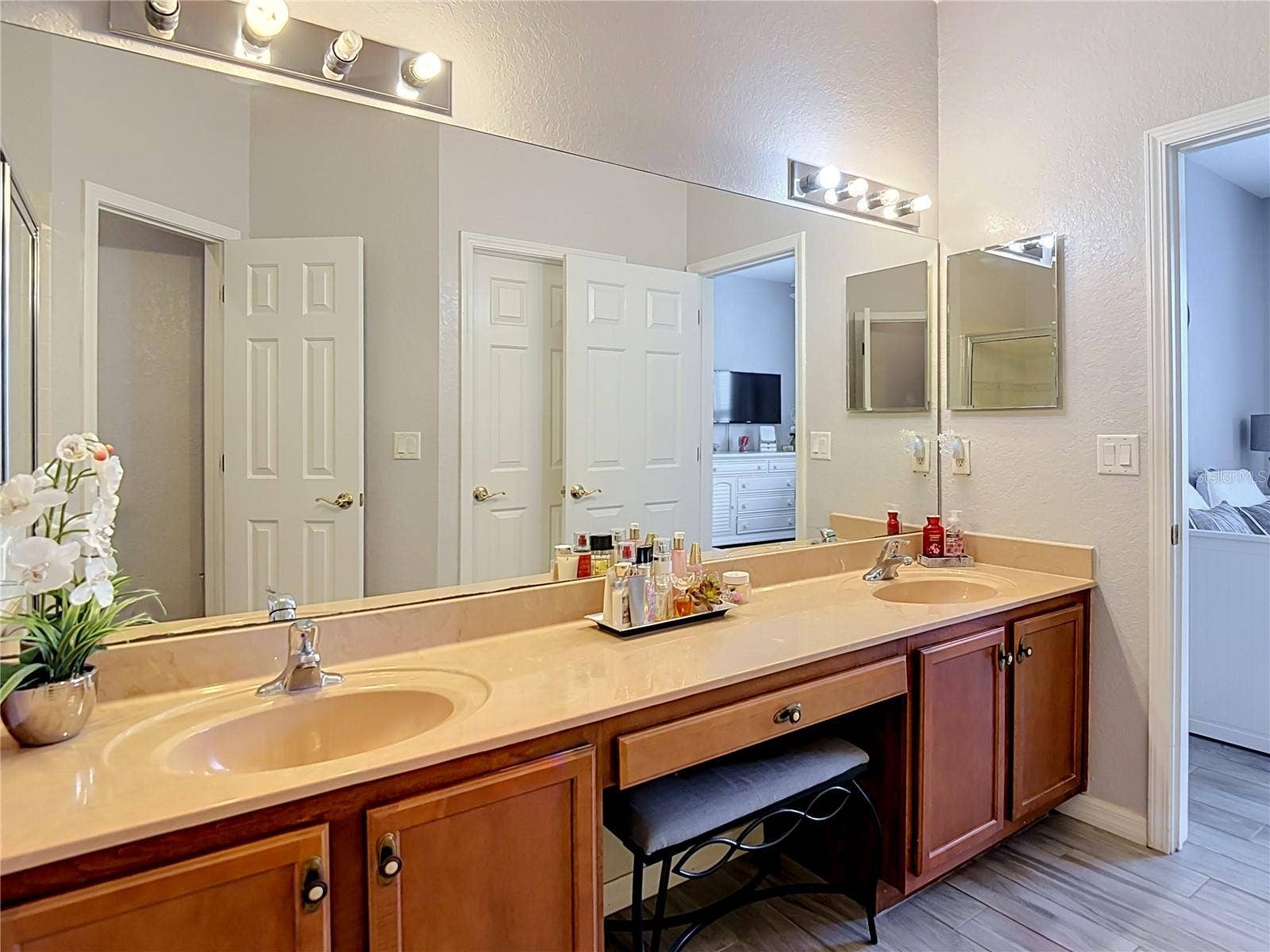 1203 SUMMERGATE DRIVE, Valrico, FL 33594