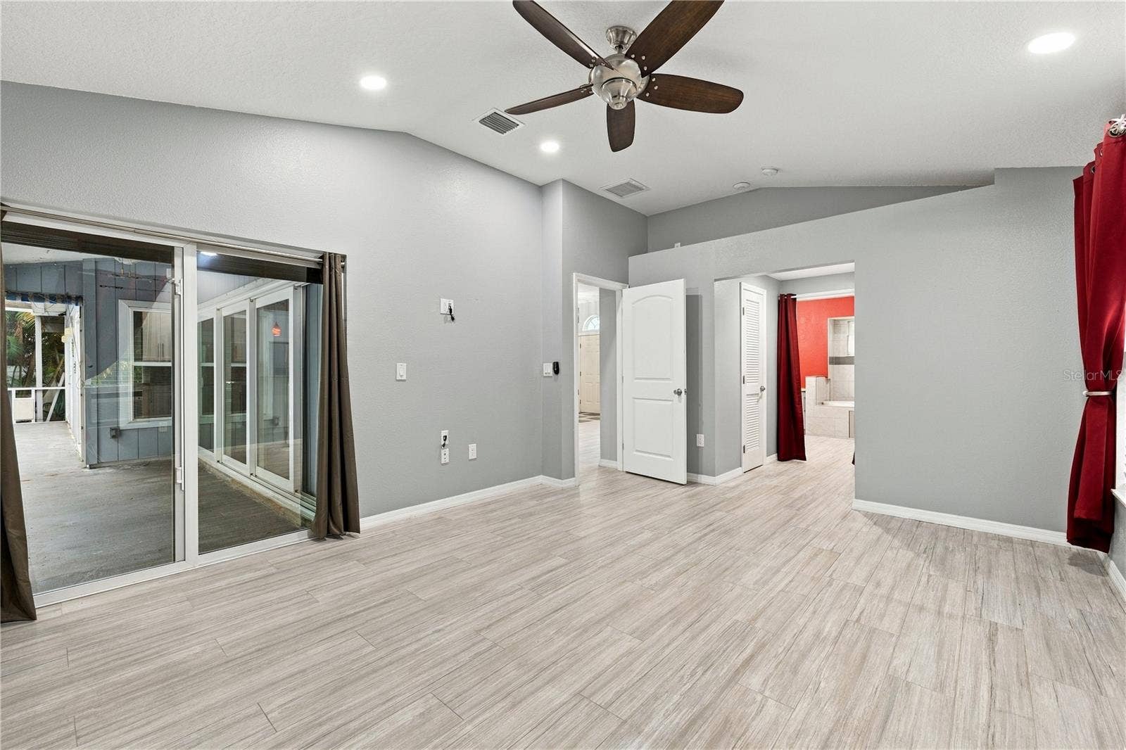 155 LAKE SHORE DRIVE E, Palm Harbor, FL 34684