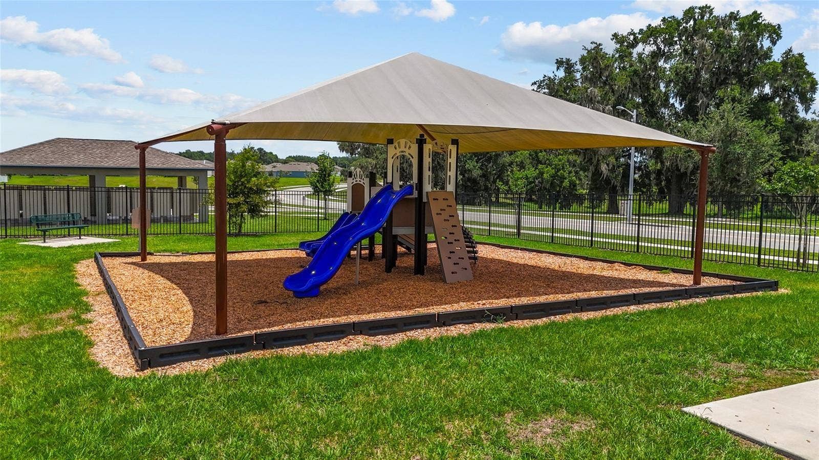 PLAYGROUND & DOG PARK