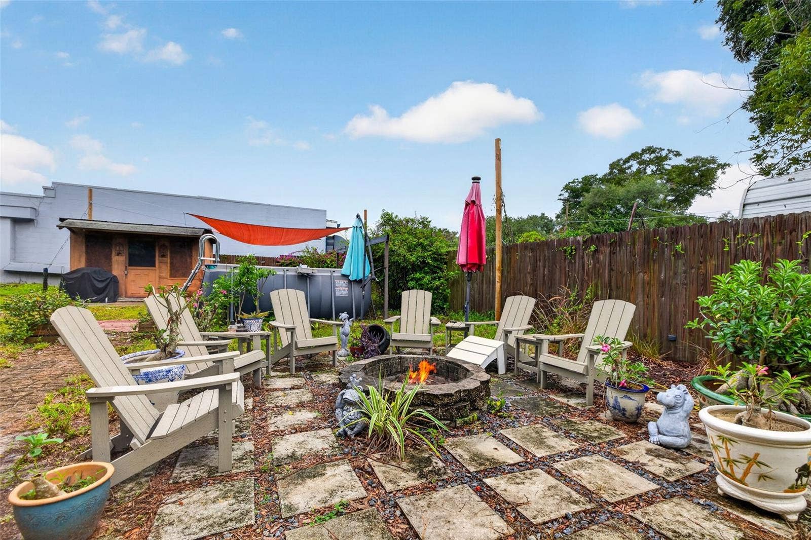 4110 N 9TH STREET, Tampa, FL 33603 Built-in firepit