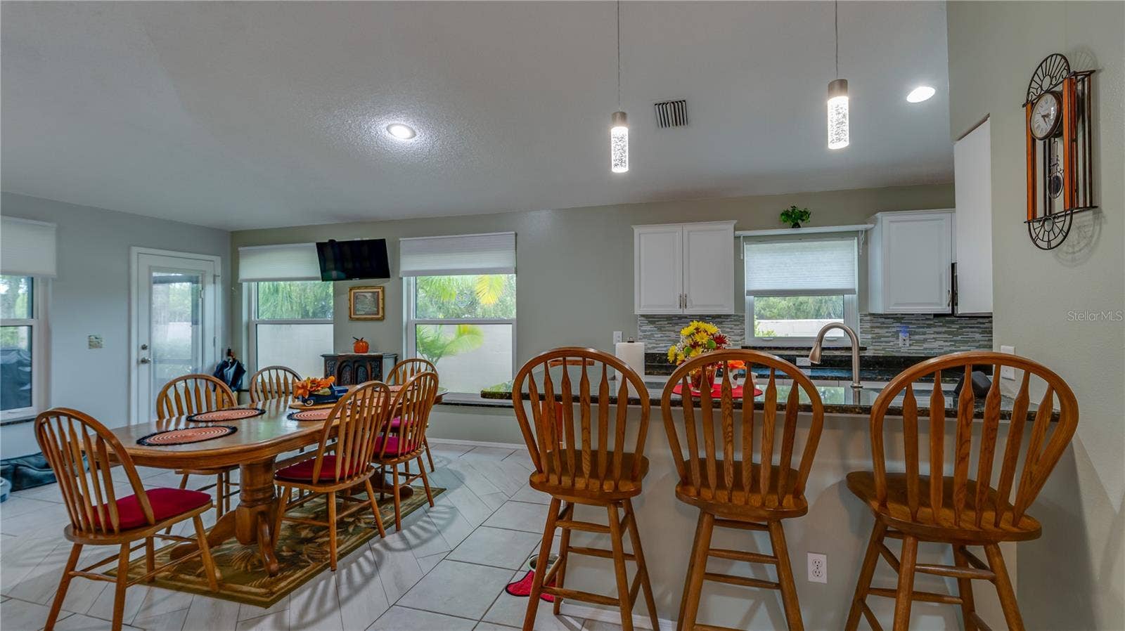 Kitchen / Dining