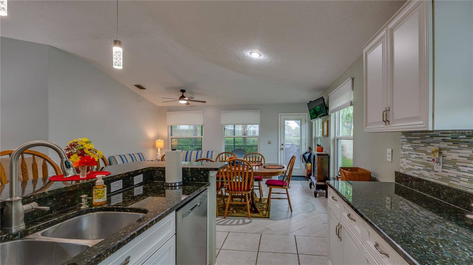 Kitchen / Dining
