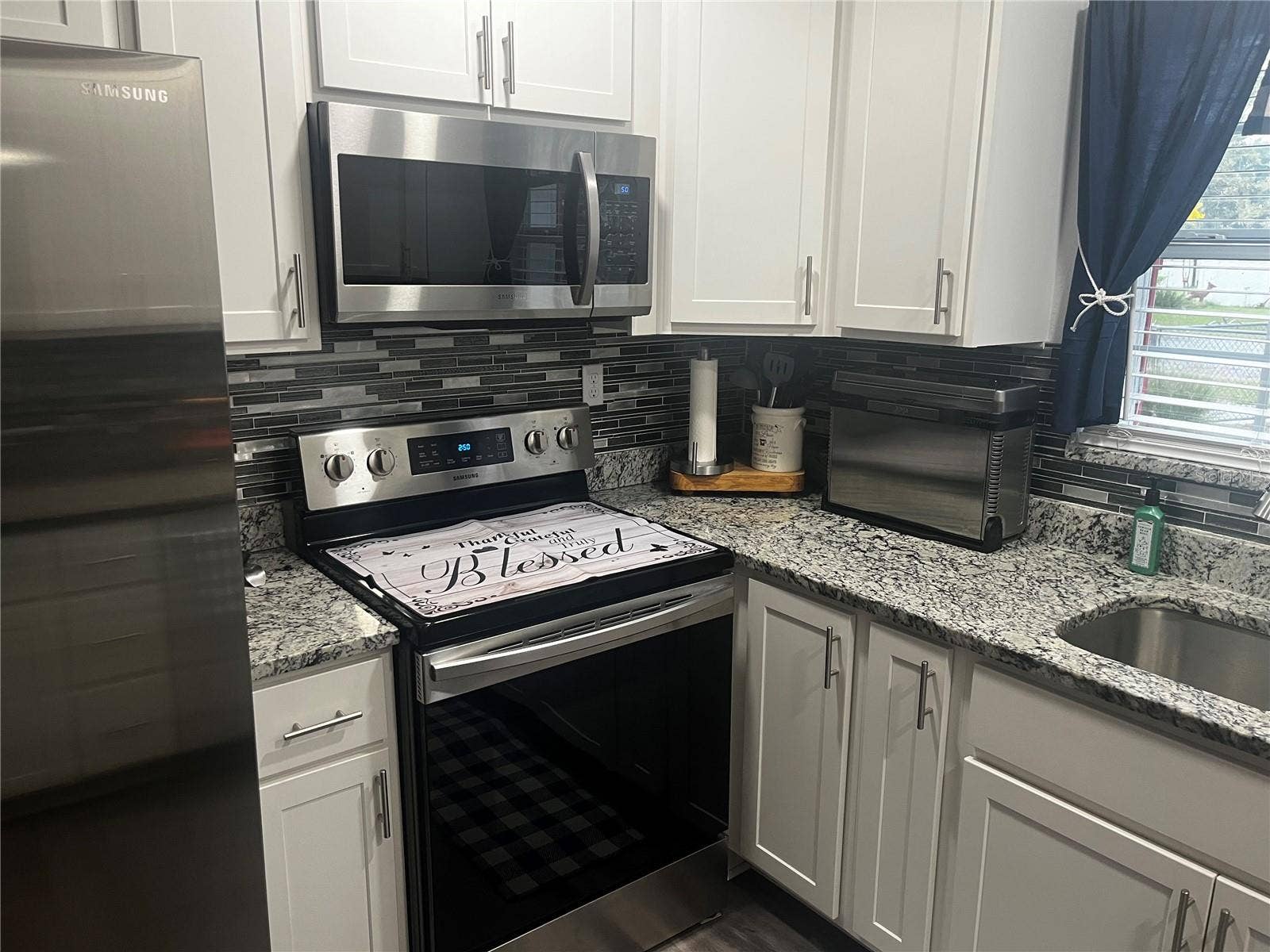 4852 18TH STREET, Zephyrhills, FL 33542 4852 18TH STREET, Zephyrhills, FL 33542