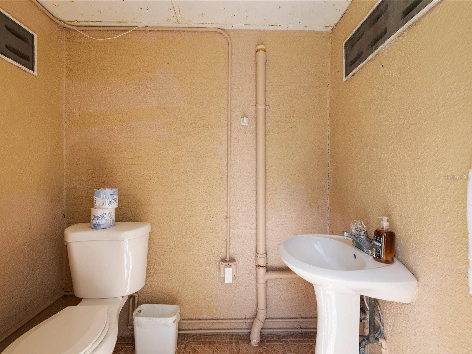 13734 76TH AVENUE, Seminole, FL 33776 13734 76TH AVENUE, Seminole, FL 33776