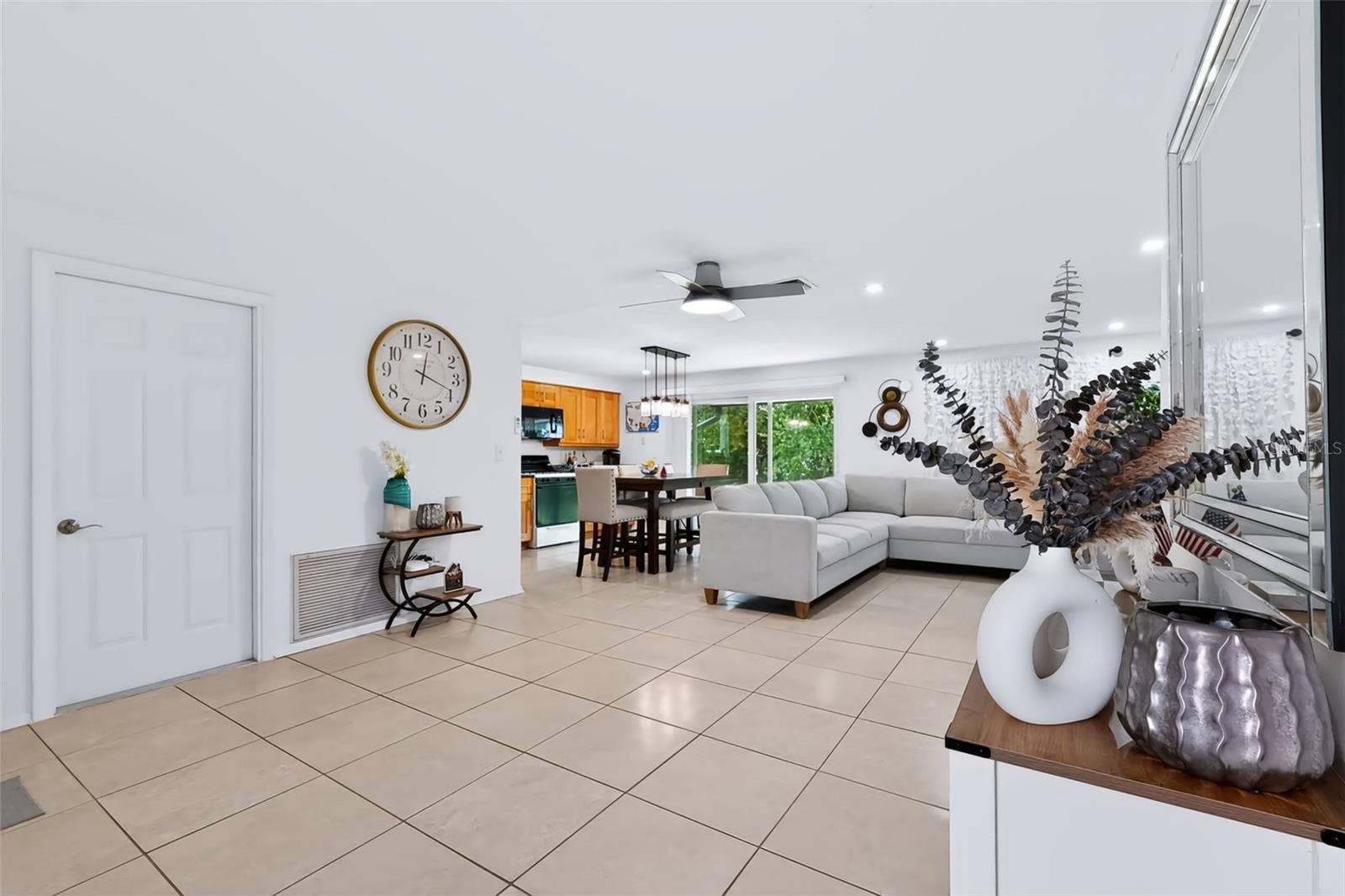 2223 FULTON WAY, Largo, FL 33774 2223 FULTON WAY, Largo, FL 33774