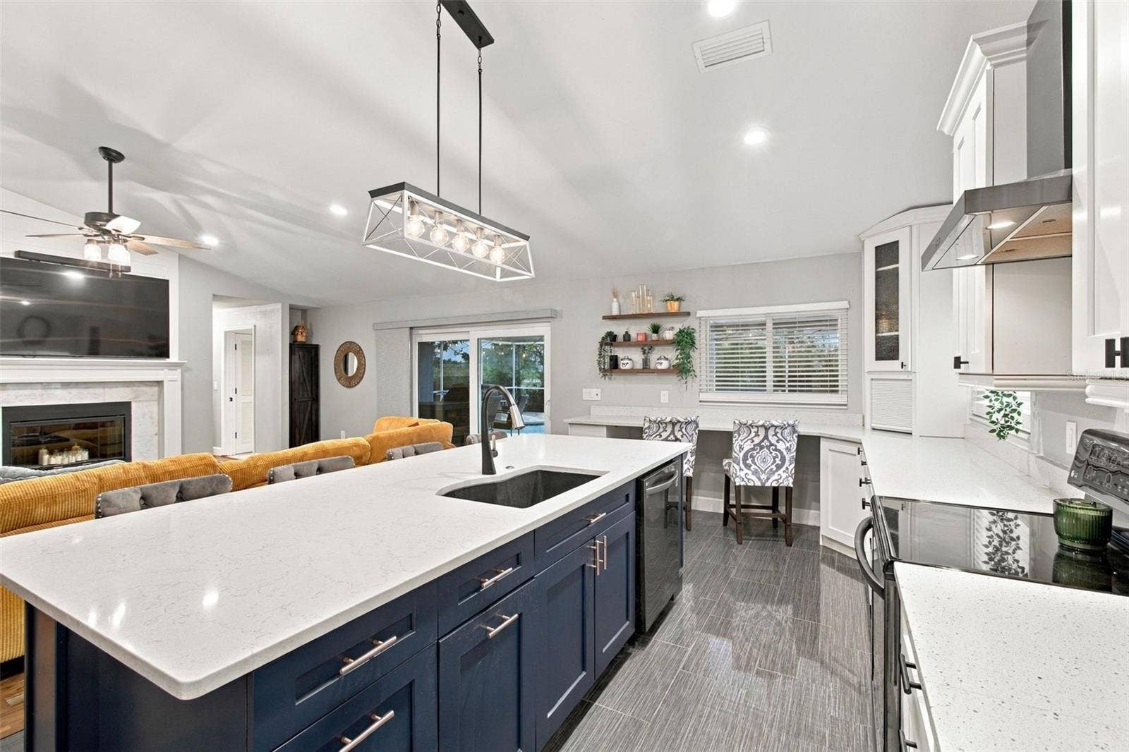 10810 SAILBROOKE DRIVE, Riverview, FL 33579 10810 SAILBROOKE DRIVE, Riverview, FL 33579