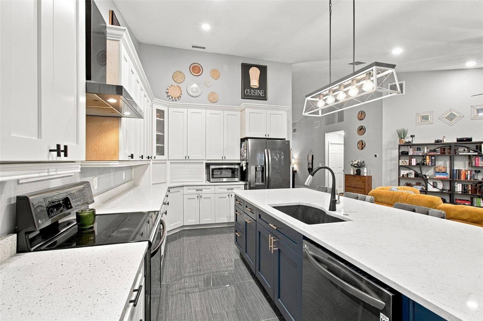 10810 SAILBROOKE DRIVE, Riverview, FL 33579 10810 SAILBROOKE DRIVE, Riverview, FL 33579